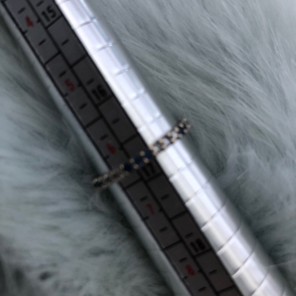 a beautiful 18 karat gold sapphire and diamond ring. - Picture 5 of 7